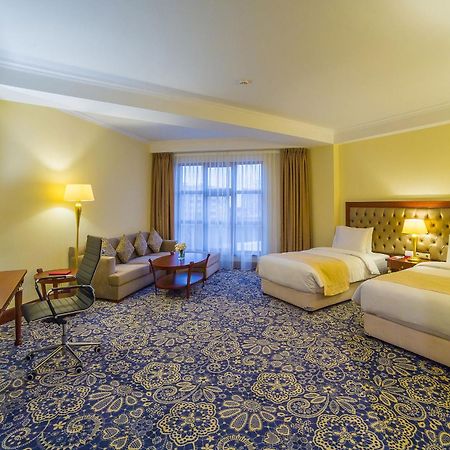 รามาดา บาย วินด์แฮม อัลมาเตอ Hotel อัลมาตี ภายนอก รูปภาพ