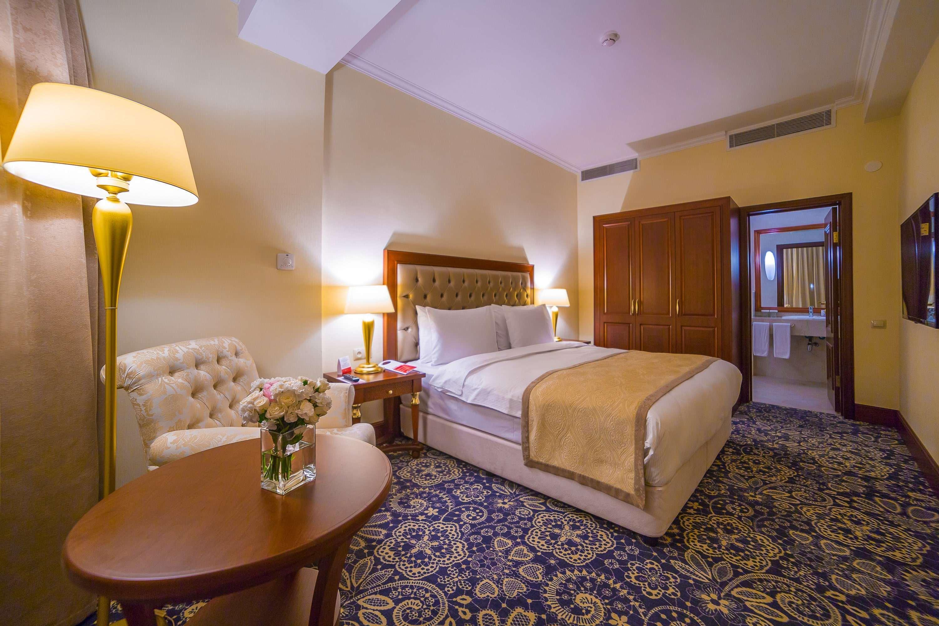 รามาดา บาย วินด์แฮม อัลมาเตอ Hotel อัลมาตี ภายนอก รูปภาพ