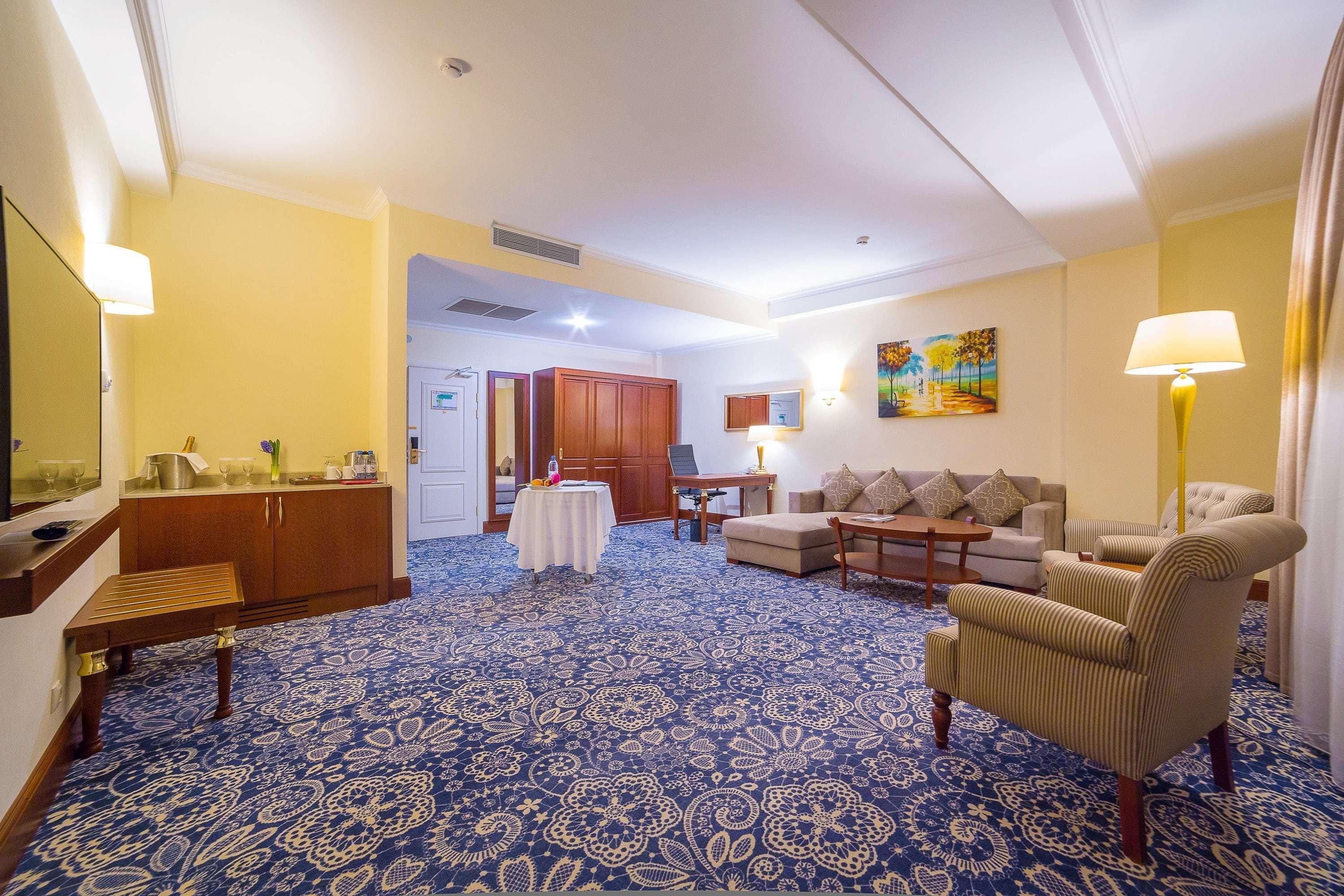 รามาดา บาย วินด์แฮม อัลมาเตอ Hotel อัลมาตี ภายนอก รูปภาพ