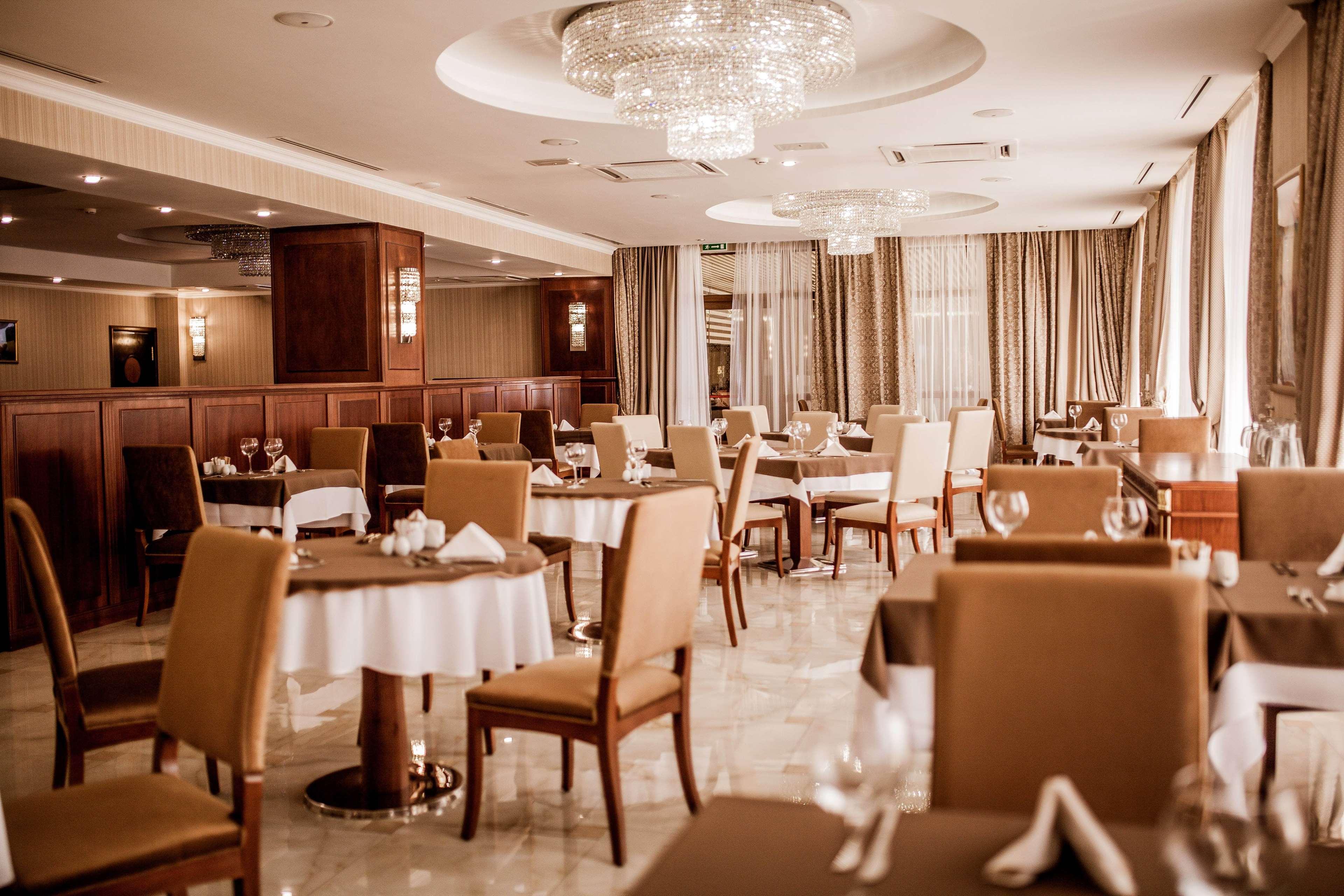 รามาดา บาย วินด์แฮม อัลมาเตอ Hotel อัลมาตี ภายนอก รูปภาพ