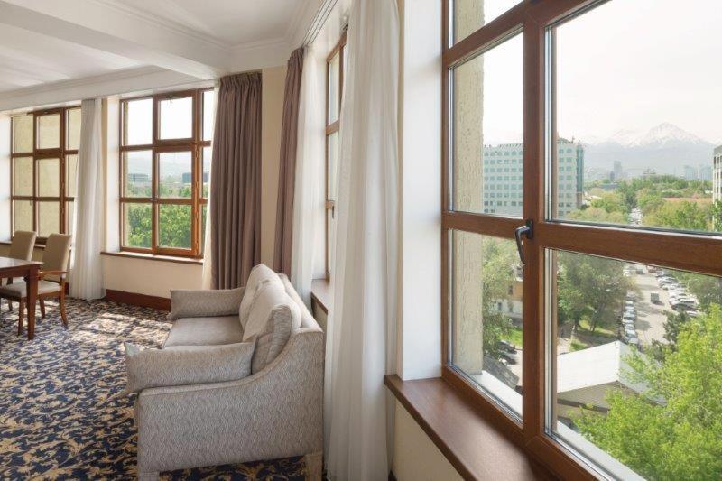 รามาดา บาย วินด์แฮม อัลมาเตอ Hotel อัลมาตี ภายนอก รูปภาพ