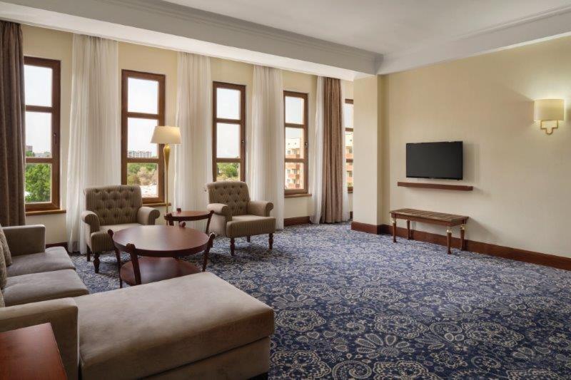 รามาดา บาย วินด์แฮม อัลมาเตอ Hotel อัลมาตี ภายนอก รูปภาพ