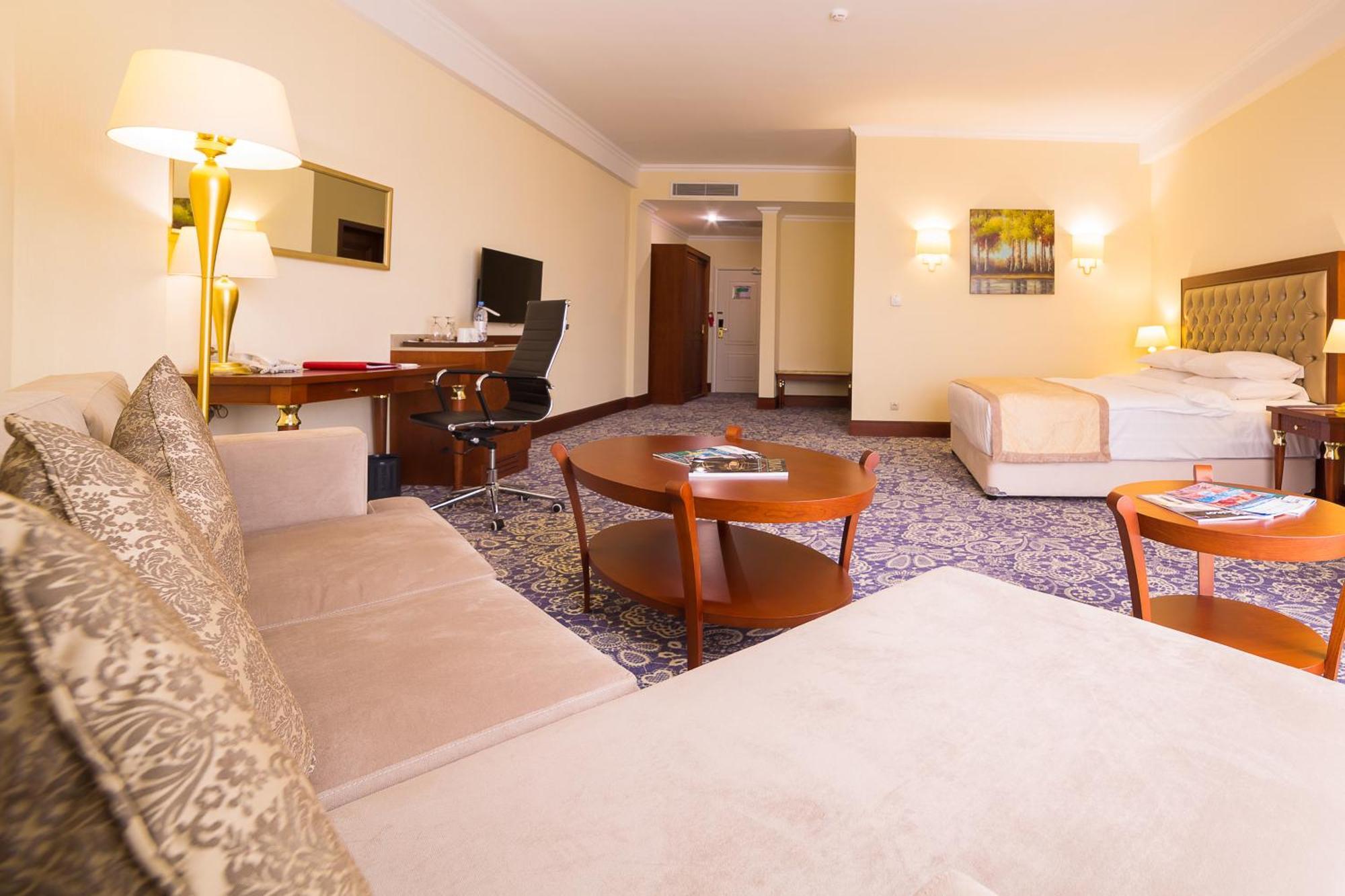 รามาดา บาย วินด์แฮม อัลมาเตอ Hotel อัลมาตี ภายนอก รูปภาพ