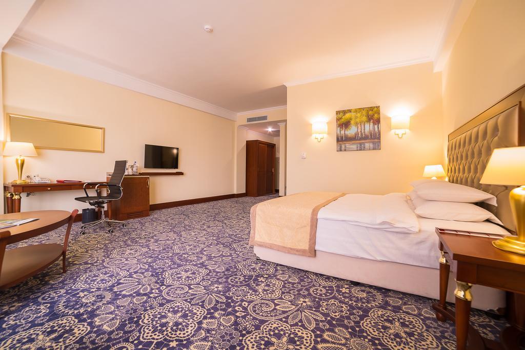 รามาดา บาย วินด์แฮม อัลมาเตอ Hotel อัลมาตี ภายนอก รูปภาพ