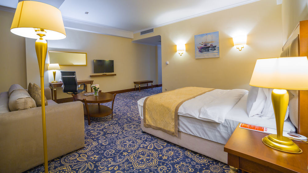 รามาดา บาย วินด์แฮม อัลมาเตอ Hotel อัลมาตี ภายนอก รูปภาพ