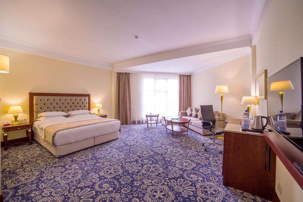 รามาดา บาย วินด์แฮม อัลมาเตอ Hotel อัลมาตี ภายนอก รูปภาพ