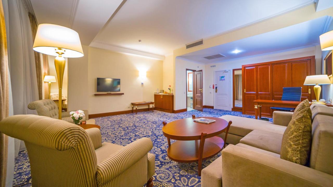 รามาดา บาย วินด์แฮม อัลมาเตอ Hotel อัลมาตี ภายนอก รูปภาพ