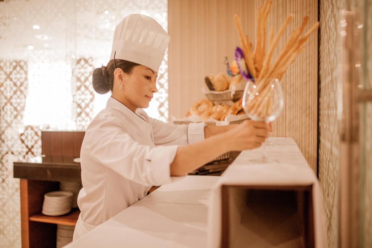 รามาดา บาย วินด์แฮม อัลมาเตอ Hotel อัลมาตี ภายนอก รูปภาพ
