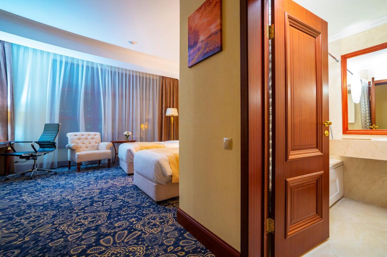 รามาดา บาย วินด์แฮม อัลมาเตอ Hotel อัลมาตี ภายนอก รูปภาพ