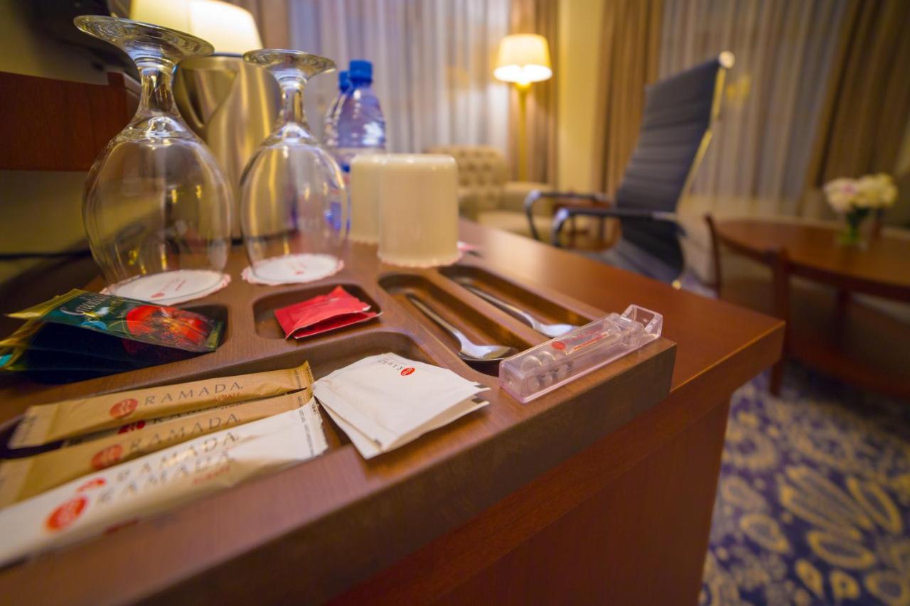 รามาดา บาย วินด์แฮม อัลมาเตอ Hotel อัลมาตี ภายนอก รูปภาพ
