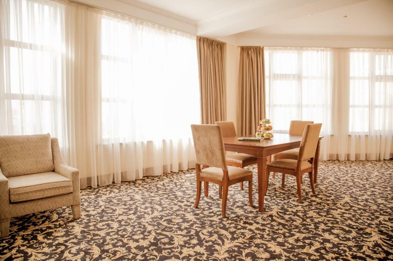 รามาดา บาย วินด์แฮม อัลมาเตอ Hotel อัลมาตี ภายนอก รูปภาพ